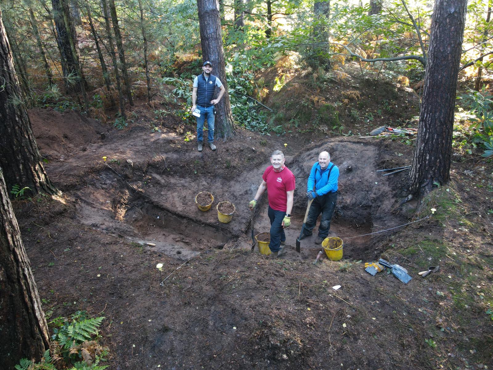 Photograph of a group excavating Sherwood Pines